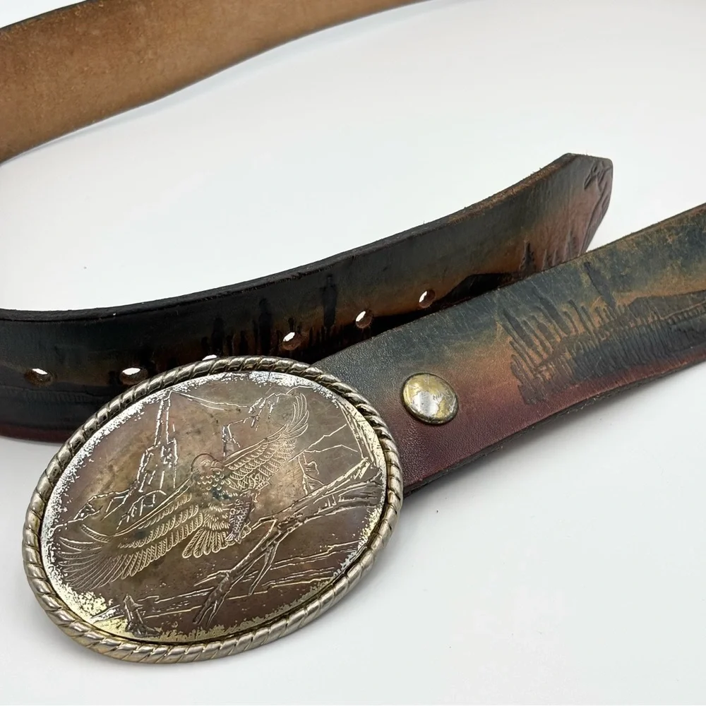Artisan Leather Belt Gavere Leather belt features‎ a embossed duck Silver Buckle